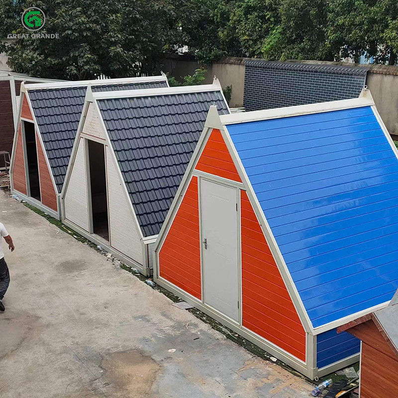 Rumah Kontainer Lipat Segitiga Baja Galvanis Untuk Panel Sandwich Portabilitas Berkemah Di Luar Ruangan