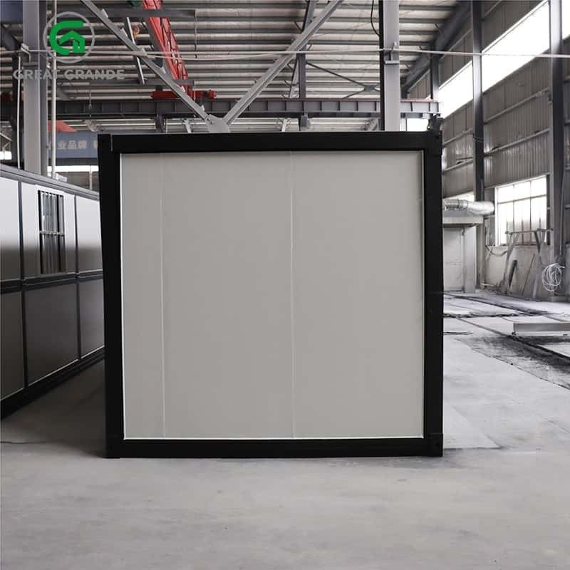 Customized In Black Frame Folding Prefab Homes Side Wall Door Dengan Tiga Jendela